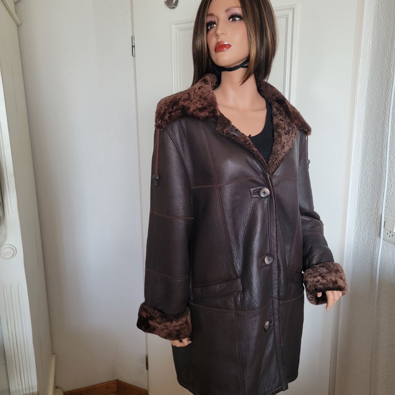 Cappotti: Designer Walbusch echtes Lammfell Mantel Gr. 22/44 – Usato da Zuzwil SG venduto da Cali67