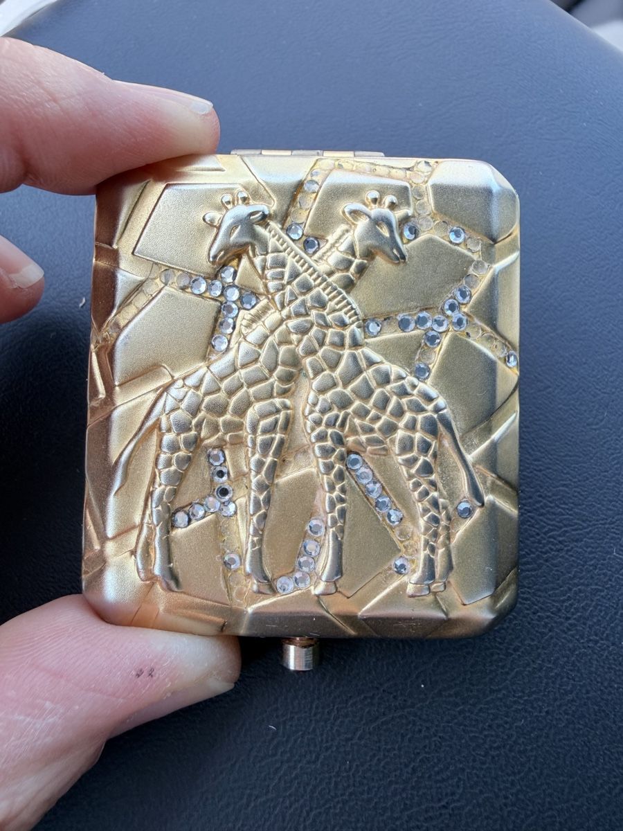 Estée Lauder Make-up: Poudrier Estee Lauder VINTAGE doré girafes strass – Difettoso da Courgevaux venduto da auxtrouvailles
