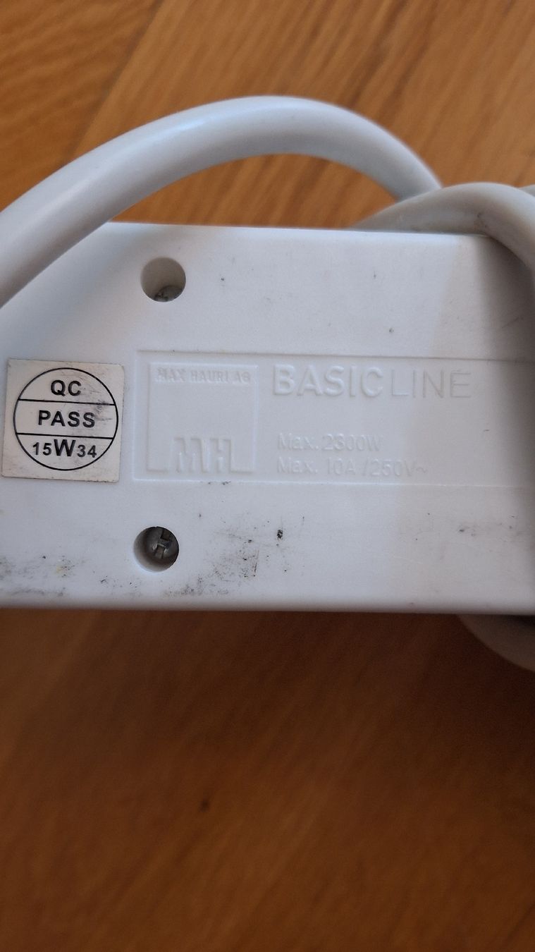 Stecker: Mehrfachsteckdose BASICLINE 8-fach weiss mit Schalter  – Gebraucht aus Zürich von Ste_w 1