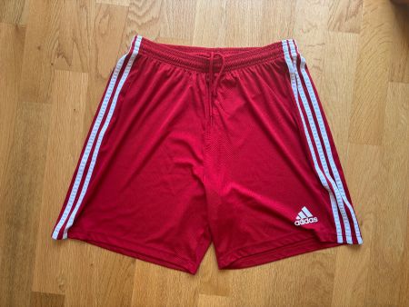 rote Adidasshorts * Grösse L