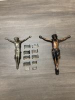 Jesus mit INRI-Schildern