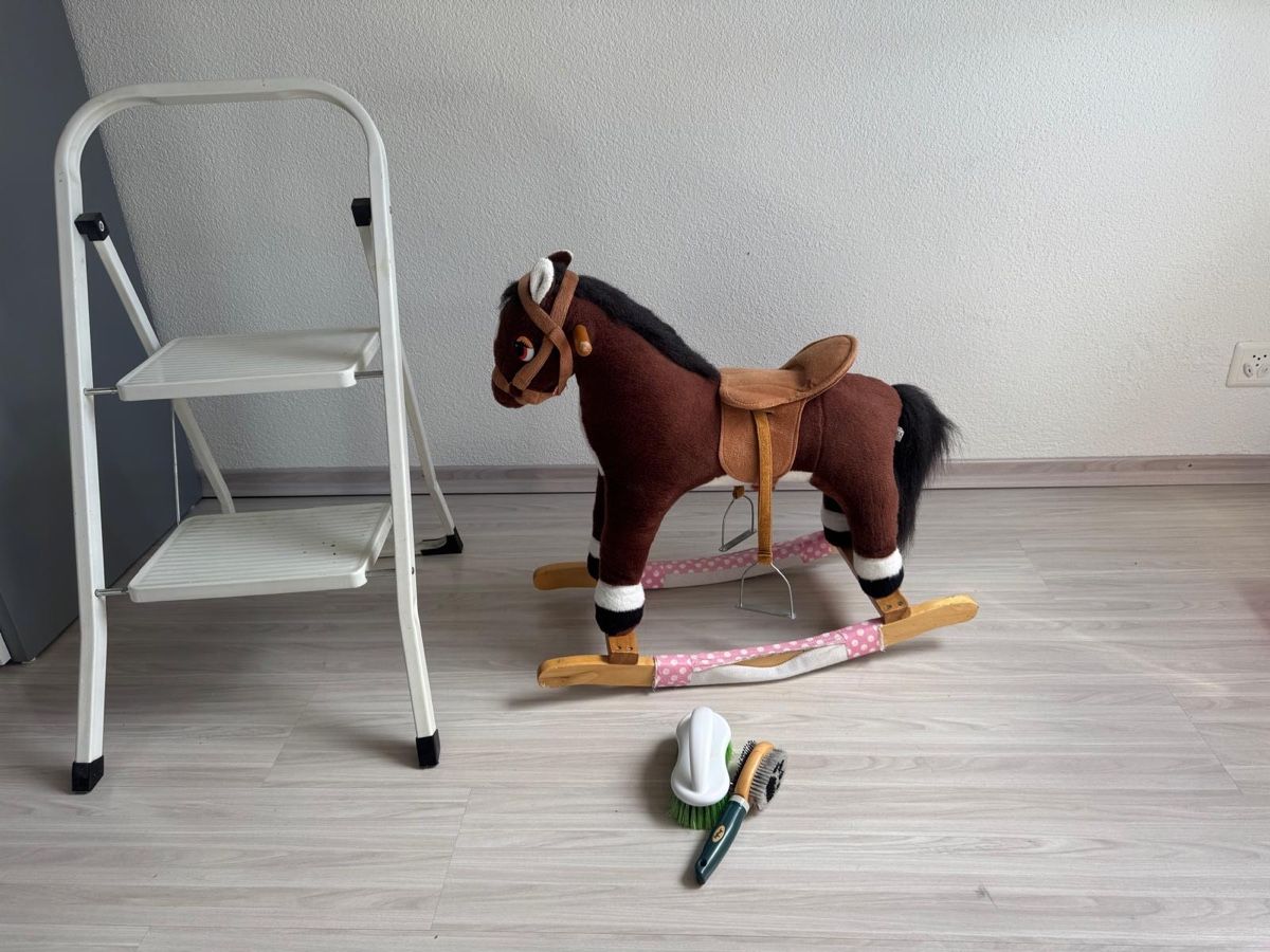 Giocattoli: Schaukelpferd mit Zubehör  – Usato da Stallikon venduto da Roadrunner10