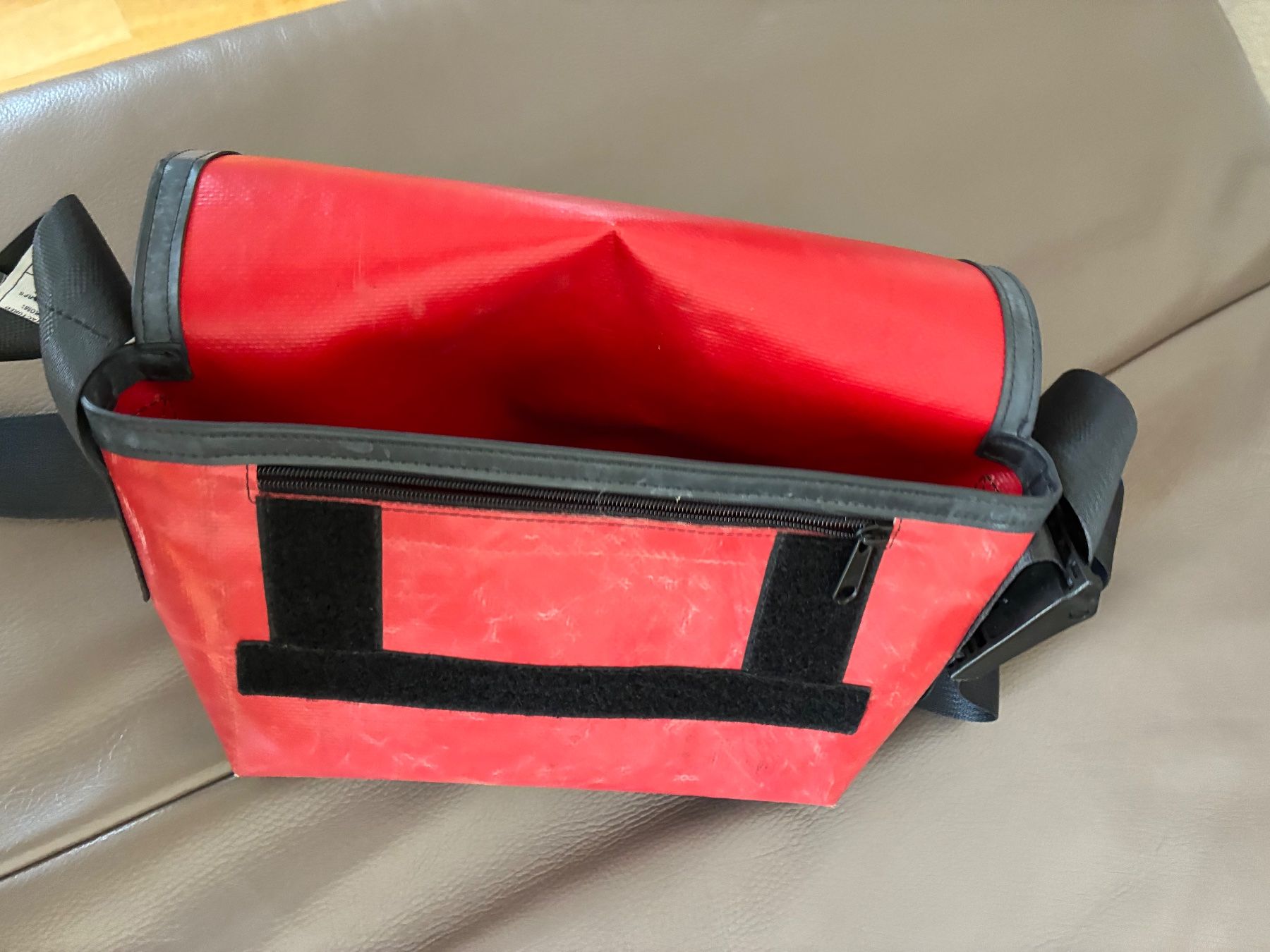 Freitag Borse: Freitag Hawaii Five-O F41 - Rouge mat – Usato da Bern venduto da Comet69 2