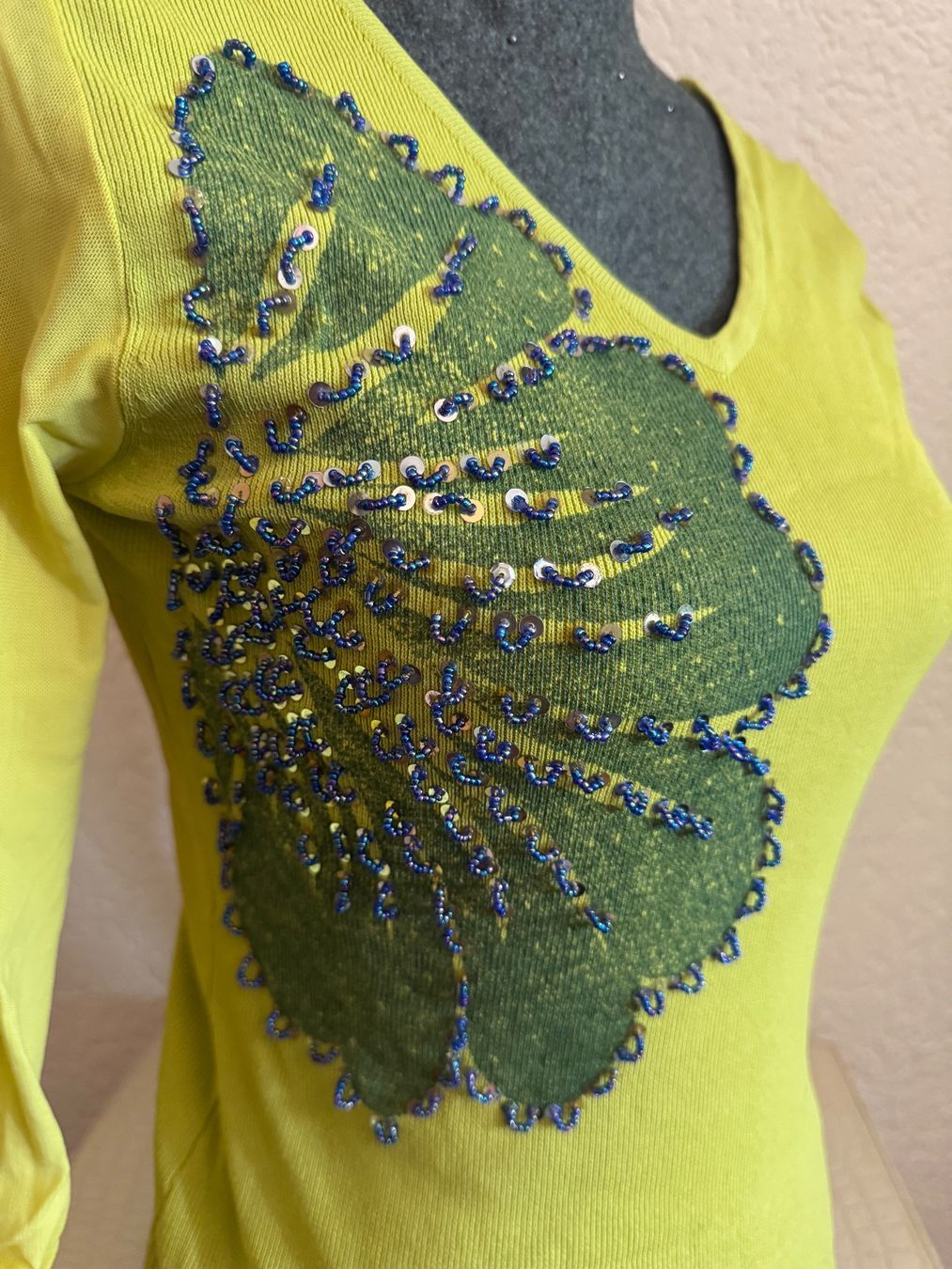 Pullover & Sweatshirts: V-Ausschnitt Strickpullover in Zitronengrün Perlen-Blumen S – Gebraucht aus Frenkendorf von Style365 4