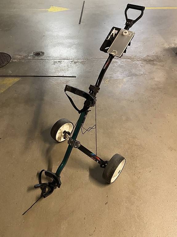 Trolley: Chariot à main de Golf – Usato da Chéserex venduto da GregCdt