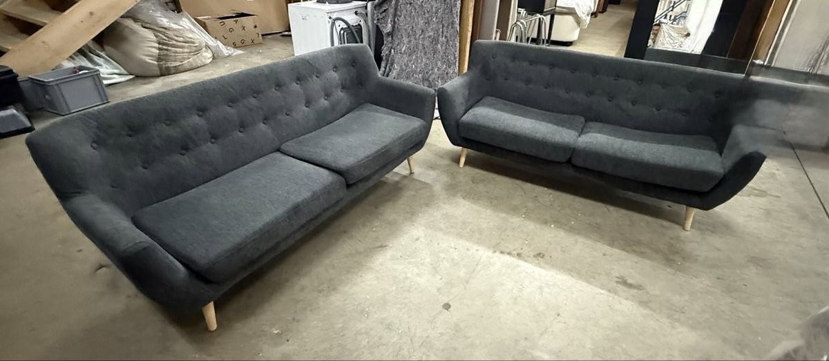 Divani: 2 Sofas Skandi grau Stoff. Zustand gut – Usato da Adliswil venduto da Relsip