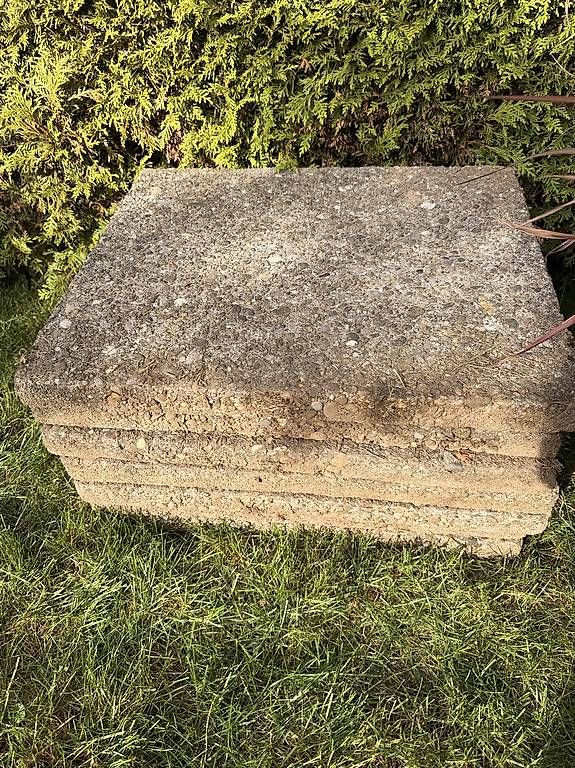 Bodenbeläge: Gartenplatten – Gebraucht aus Arbon von Cassy