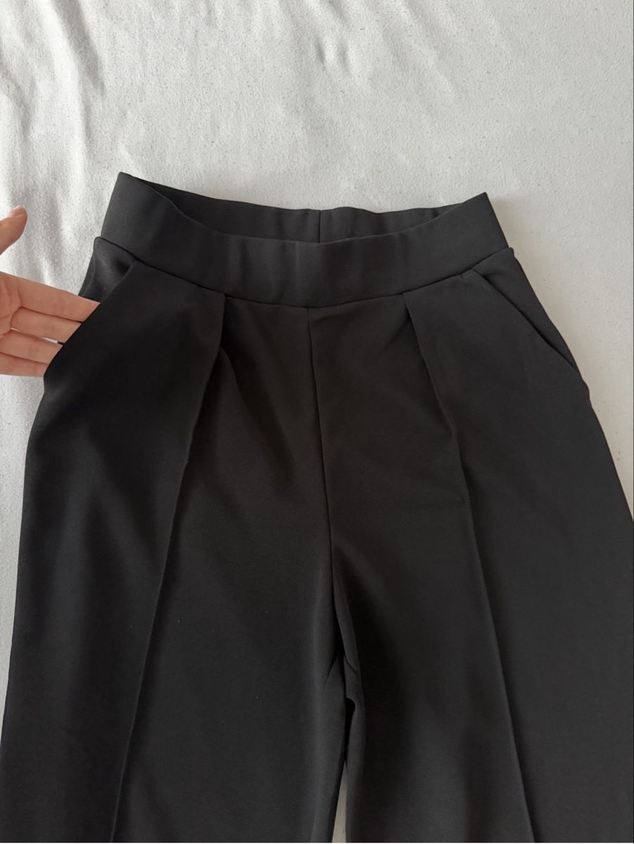 H&M Pantaloni: Schwarze Stoffhose mit weitem Bein – Nuovo (secondo la descrizione) da Oftringen venduto da soraia.i
