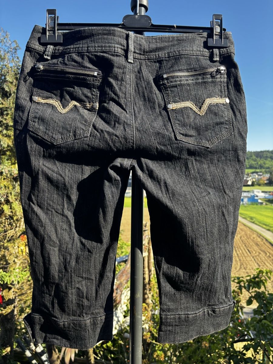 Jeans: Kurze Jeanshosen – Usato da Walterswil SO venduto da Sunshineyupi 1