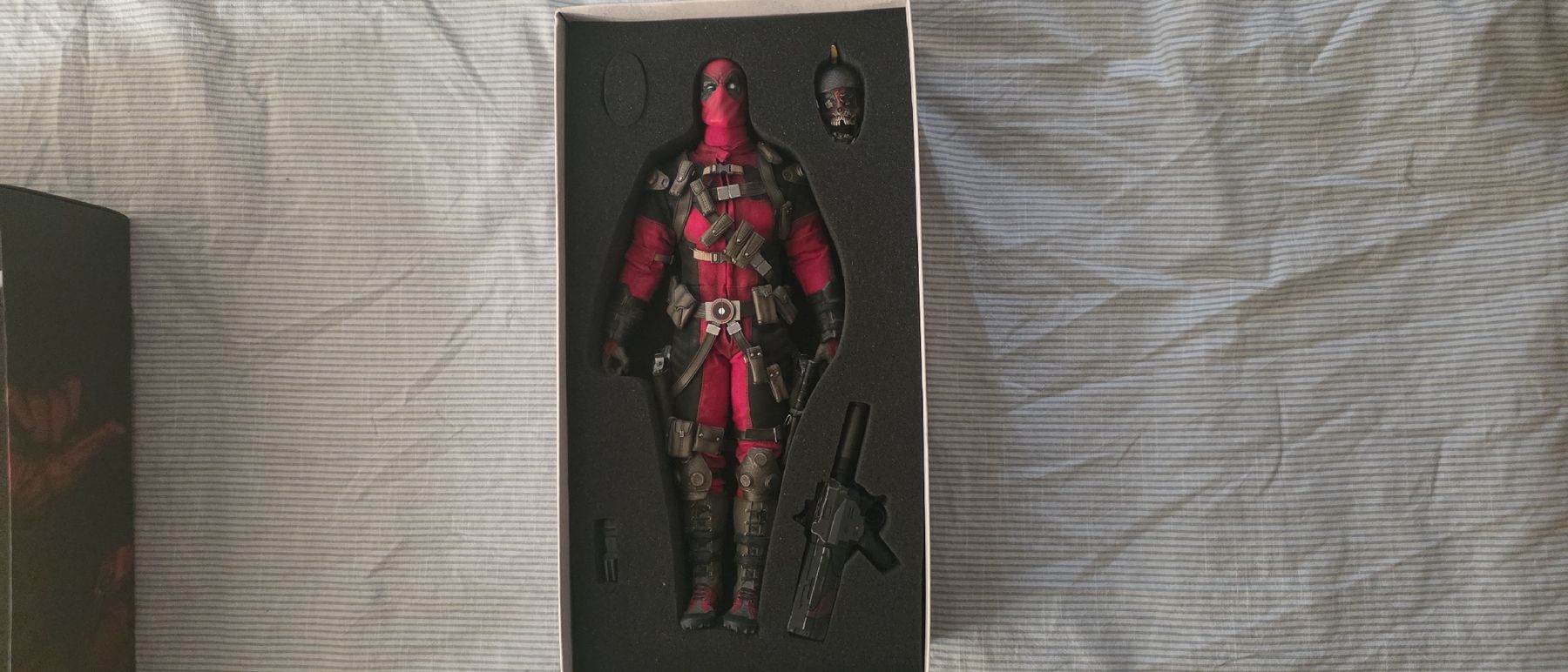 Marvel Figuren: Figurine Deadpool 1/6 (Marvel Comics) de Sideshow – Gebraucht aus Fribourg von Vctrll2330 2