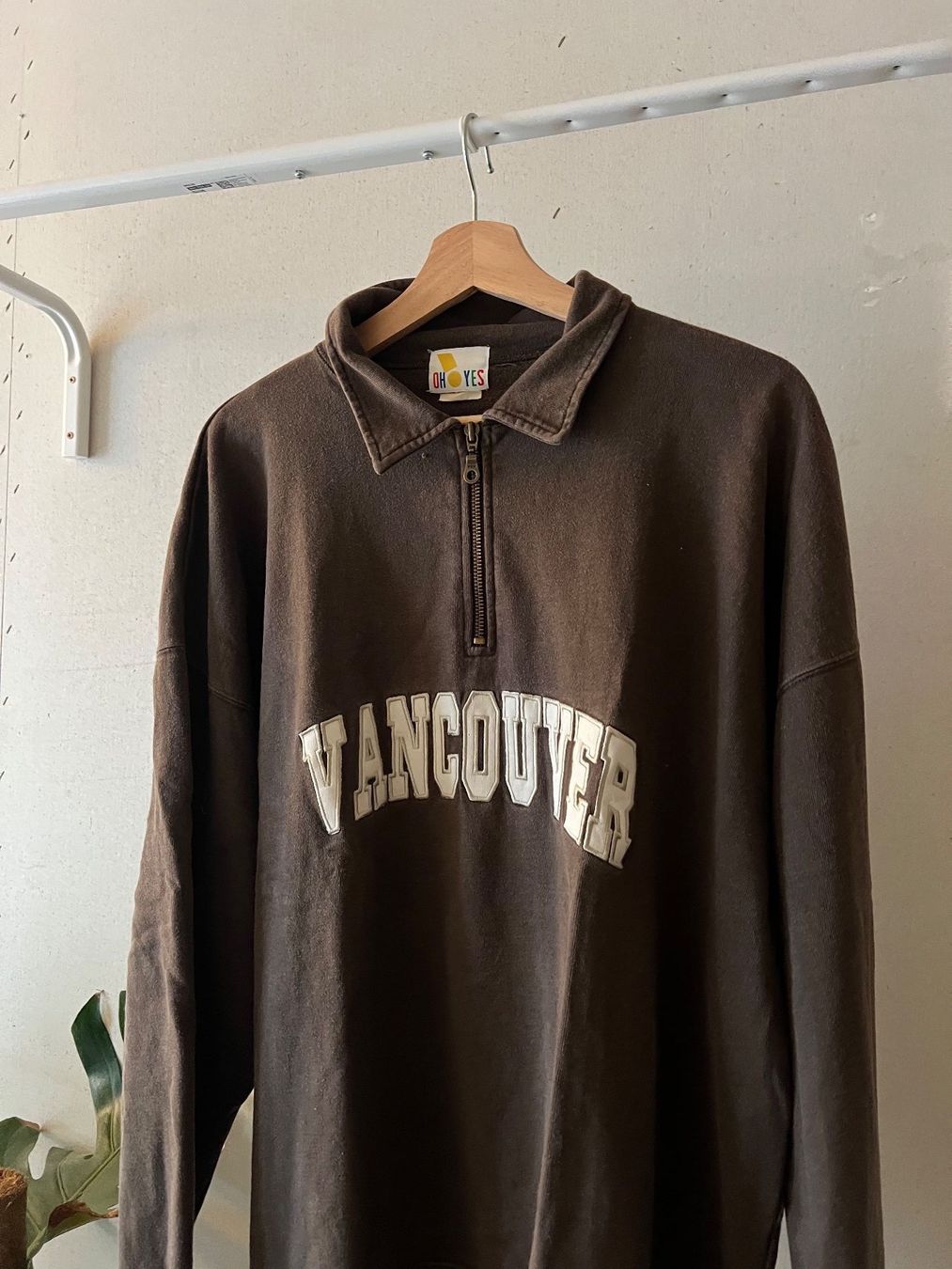 Maglioni & Felpe: Vintage Vancouver Sweatshirt – Usato da Basel venduto da lolixyz