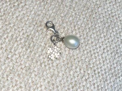 Thomas Sabo Anhänger: Thomas Sabo Charm Kleeblatt und Perle – Gebraucht aus Zürich von dem_c75x