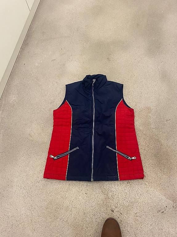 Sonstige Jungenkleidung: Gilets Grösse 164 – Gebraucht aus Bülach von nick046