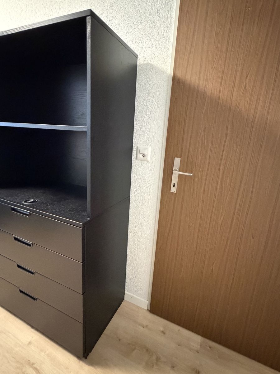 Ikea Cassettiere: IKEA Galant Schwarz Holzkommode Regal Schloss Code Schublade – Usato da Bönigen venduto da F4IR 1