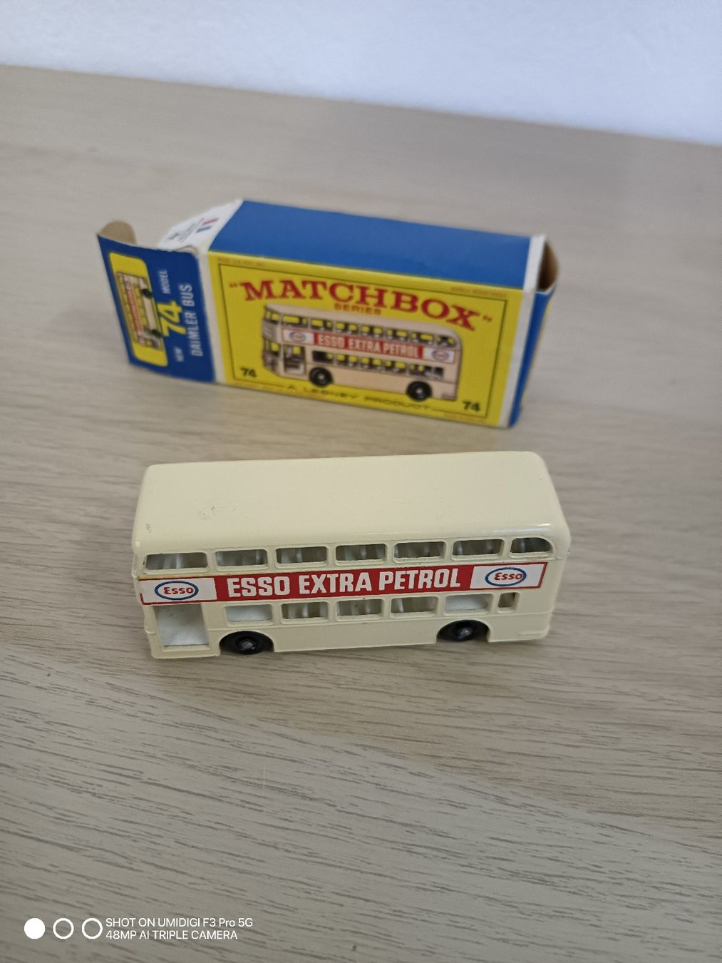 Matchbox Modellautos: Matchbox Modell 74 Daimler Bus Esso mit Originalbox – Gebraucht aus Aarwangen von to-hirschi 1