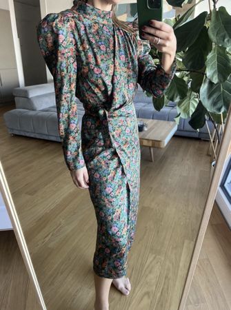 Robe Sandro midi verte à fleurs manches longues etat neuf