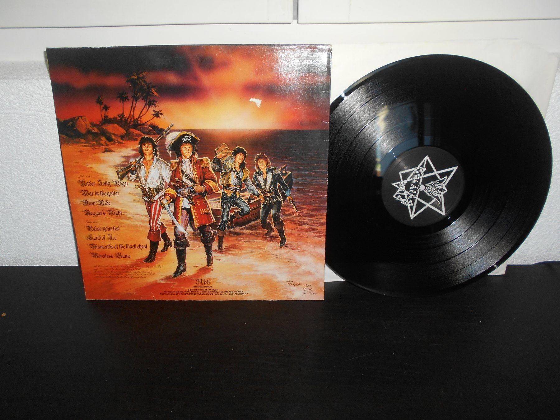 Dischi in vinile: Running Wild – Under Jolly Roger / 1987 – Usato da Aarberg venduto da witchhunter01 1