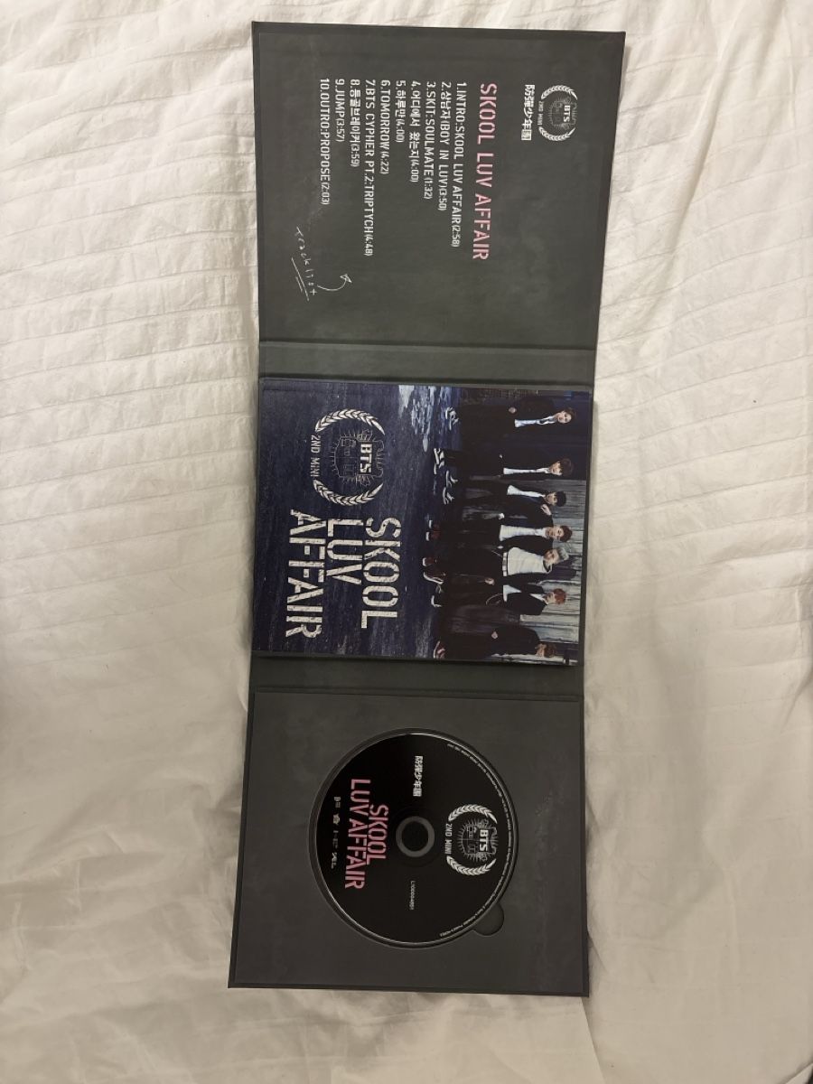 CD: SKOOL LUV AFFAIR BTS album – Nuovo (secondo la descrizione) da Morges venduto da dionylisa 2