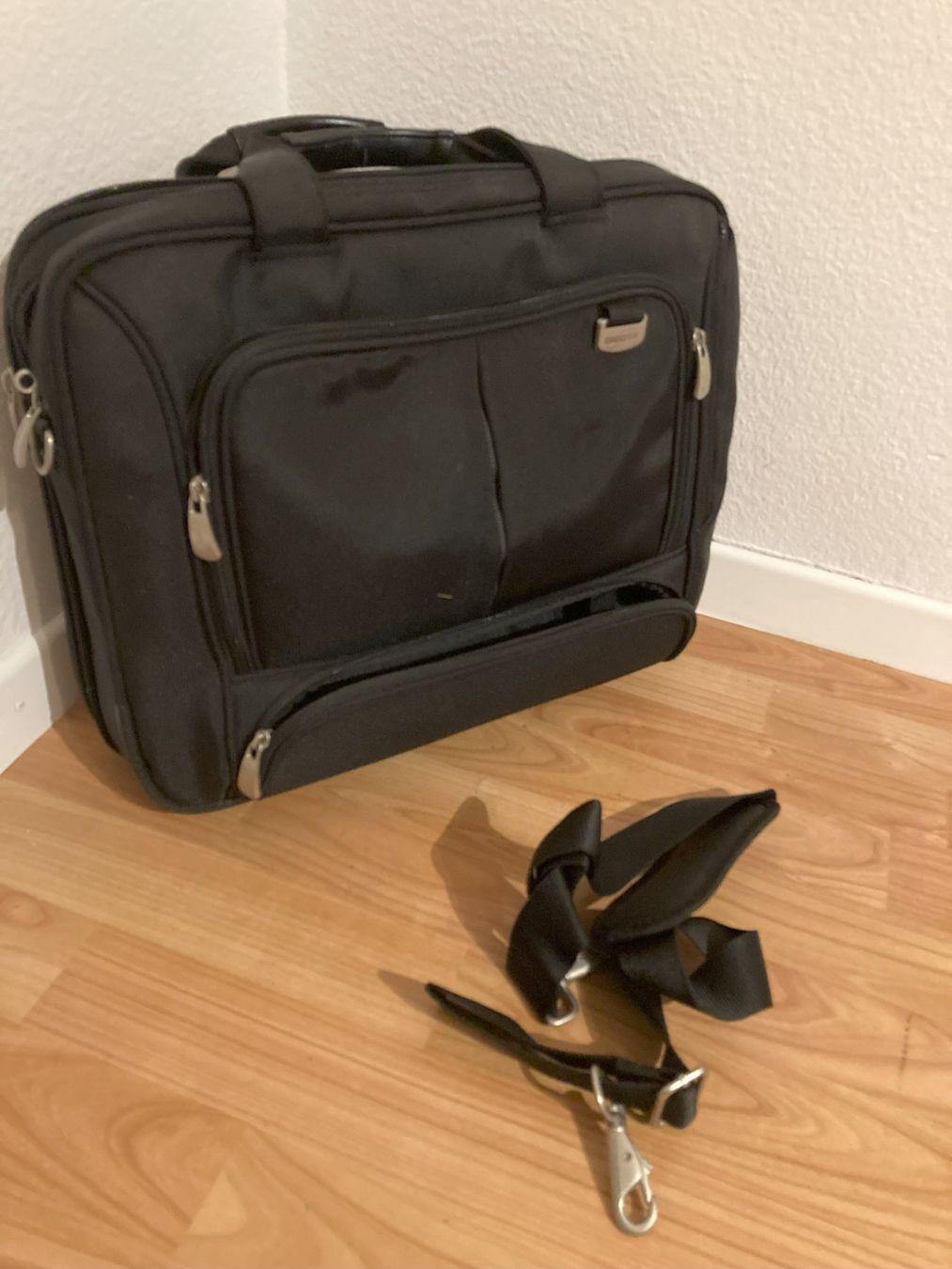 Valigie & Borse: Notebooktasche Top Traveller Pro – Usato da Hinterkappelen venduto da deev