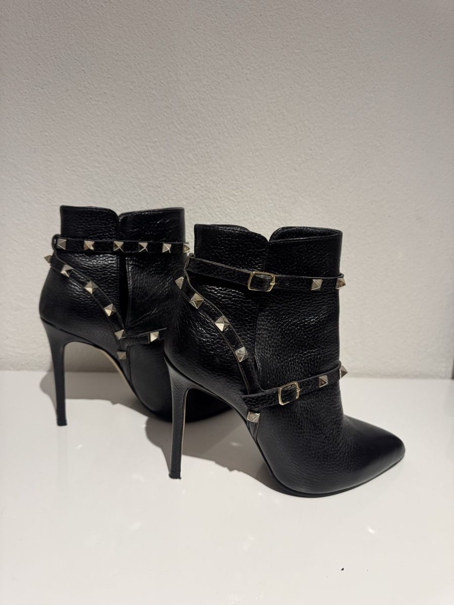 Scarpe da donna: Schwarze Lederstiefeletten, Gr. 37, mit Nieten – Usato da Lachen SZ venduto da gugi2019 7