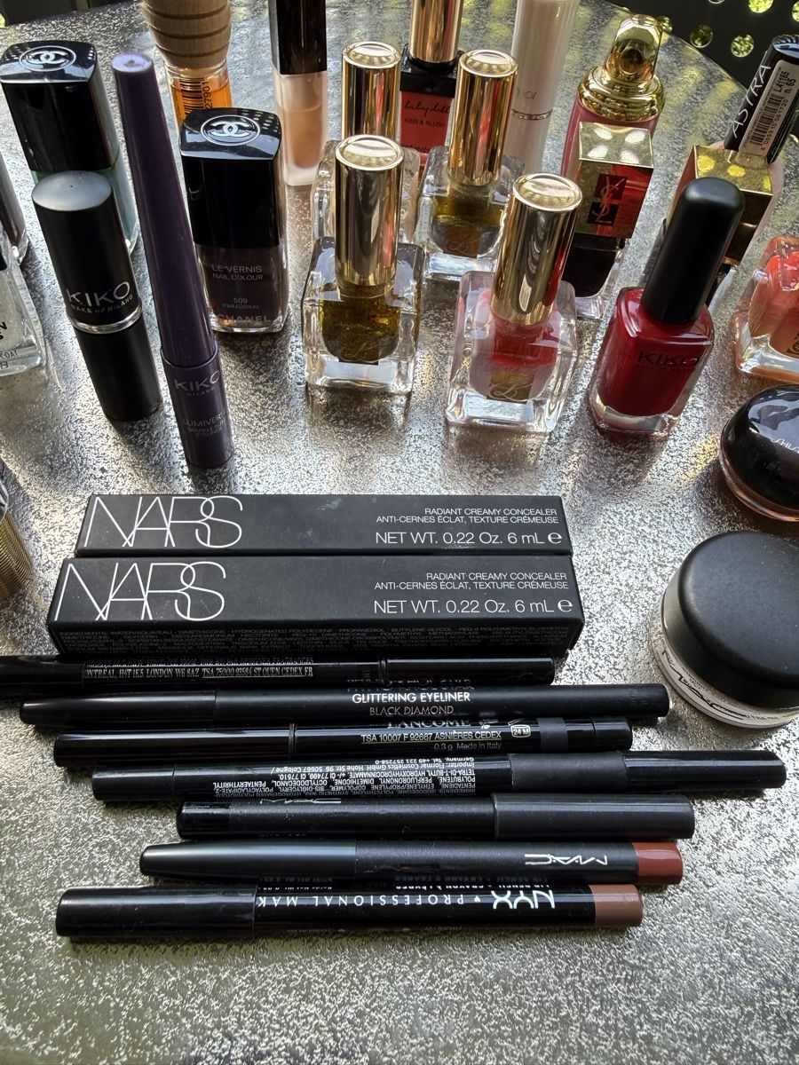 Make-up: Make-up assortment assorted brands variety of items – Usato da Zürich venduto da pinish 1
