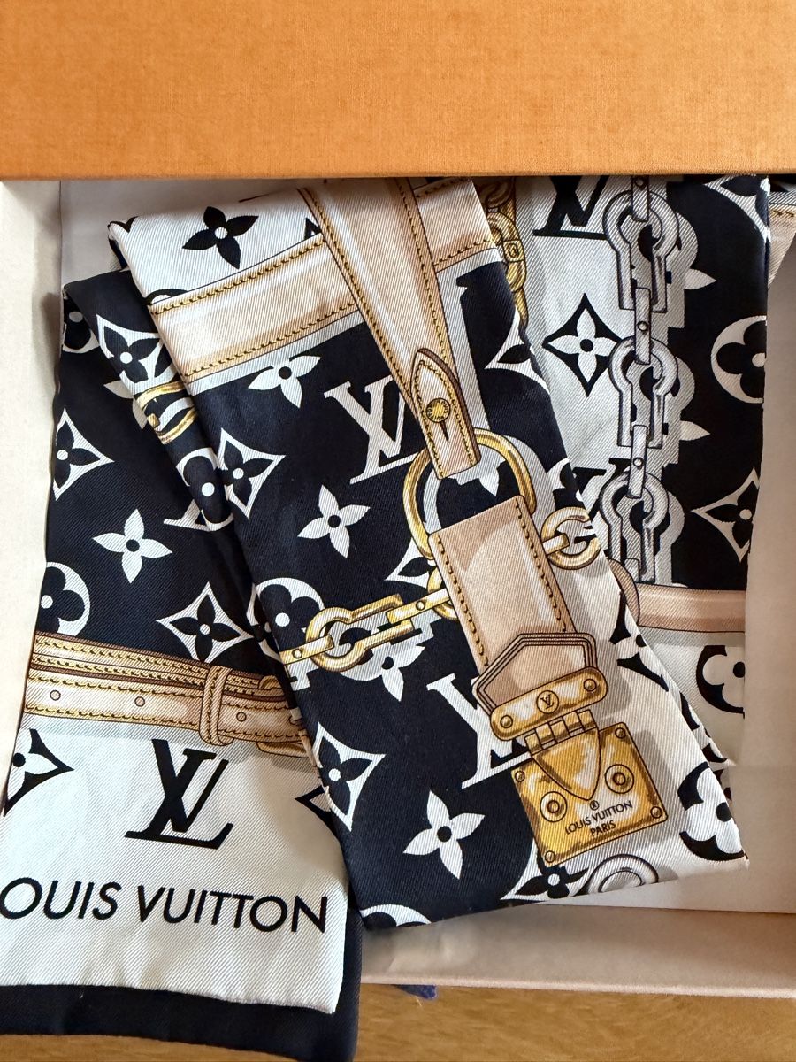 Louis Vuitton Foulard & Sciarpe: Louis Vuitton Foulard – Nuovo (secondo la descrizione) da Schmerikon venduto da 80zz08 1