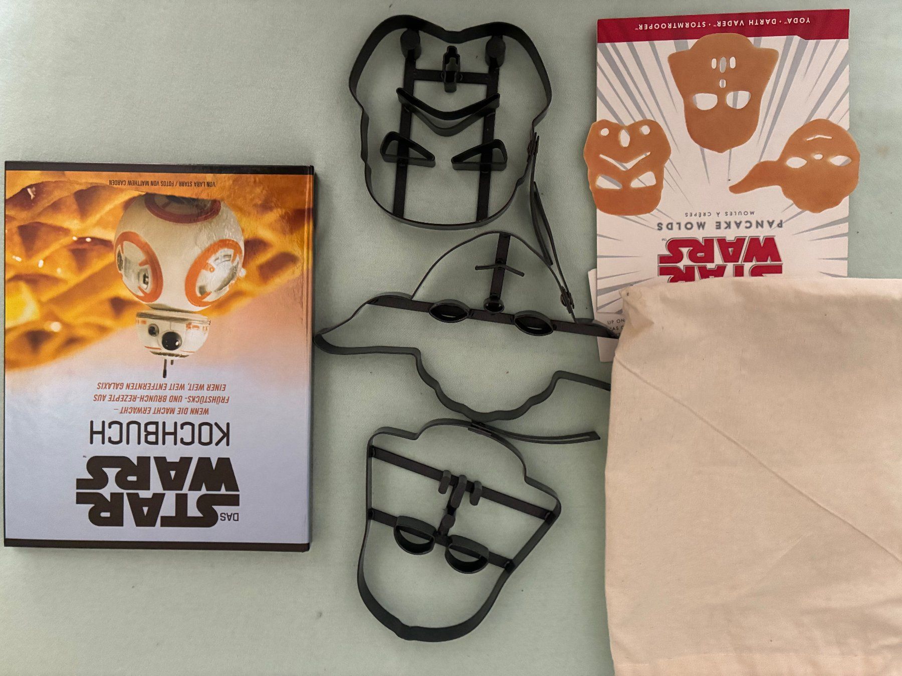 Bücher: Star Wars Kochbuch und Pancake Formen – Neu (gemäss Beschreibung) aus Bern von panach