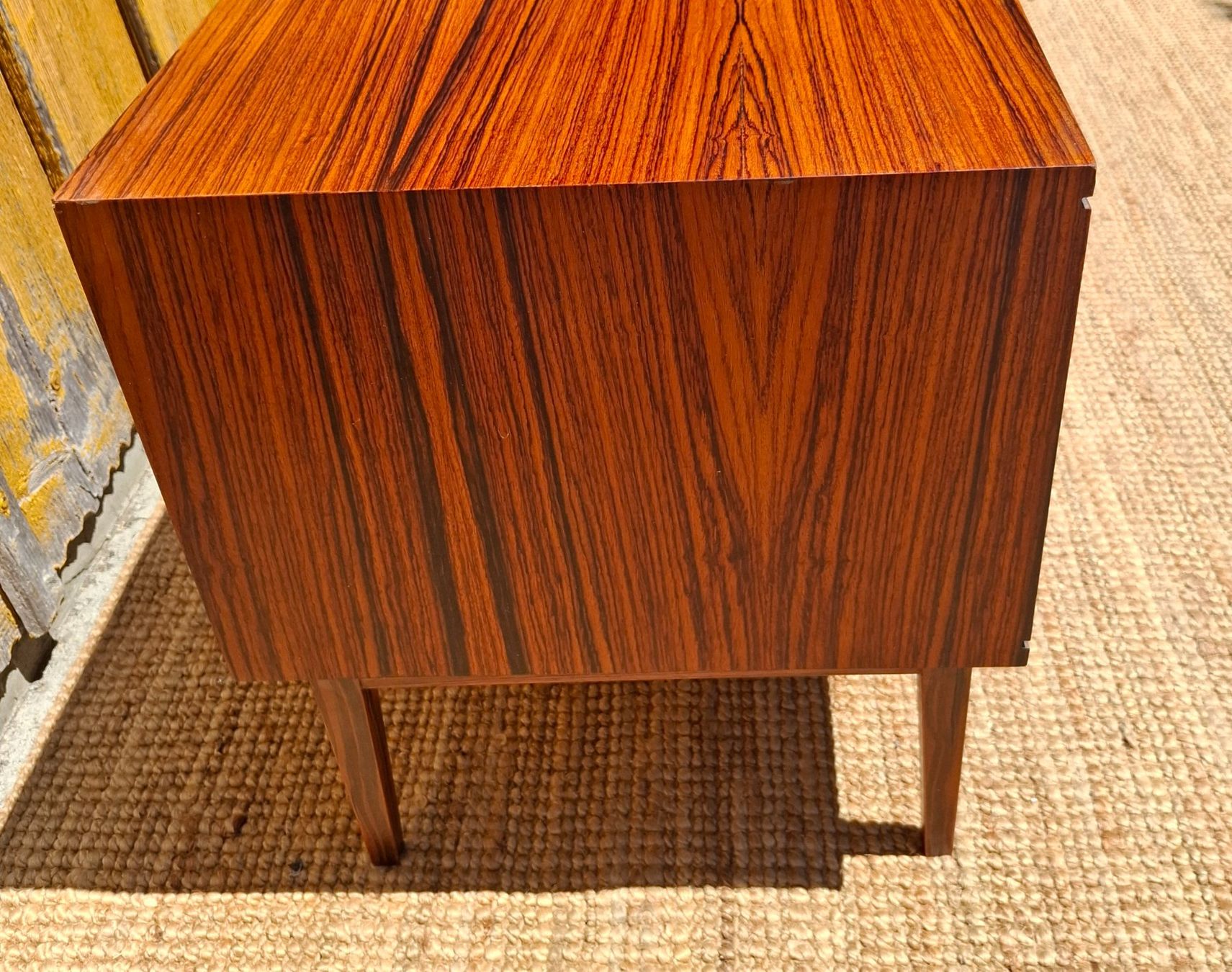 Cassettiere: Mid Century  Minimalist Sideboard Palisander style – Usato da Haslen AI venduto da Vintagelix 2