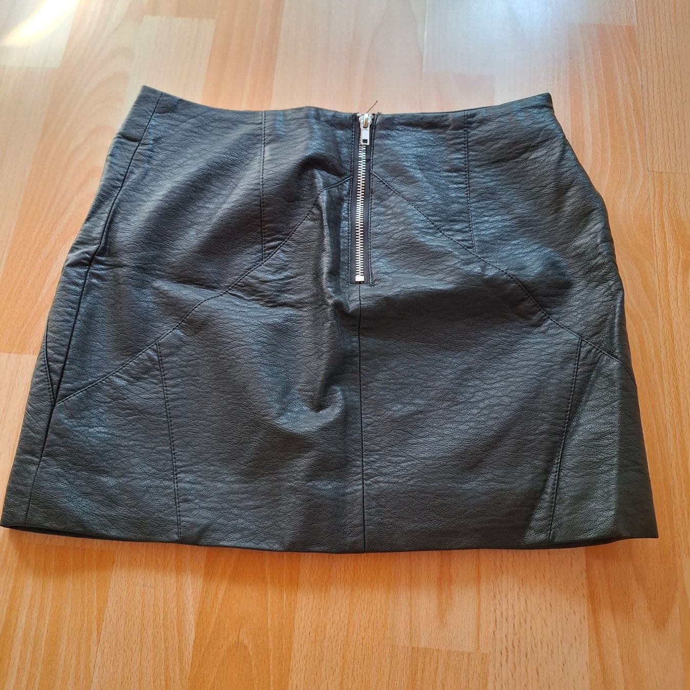 H&M Gonne: Jupe aus Kunstleder H+M – Usato da st.gallen venduto da mona3 1