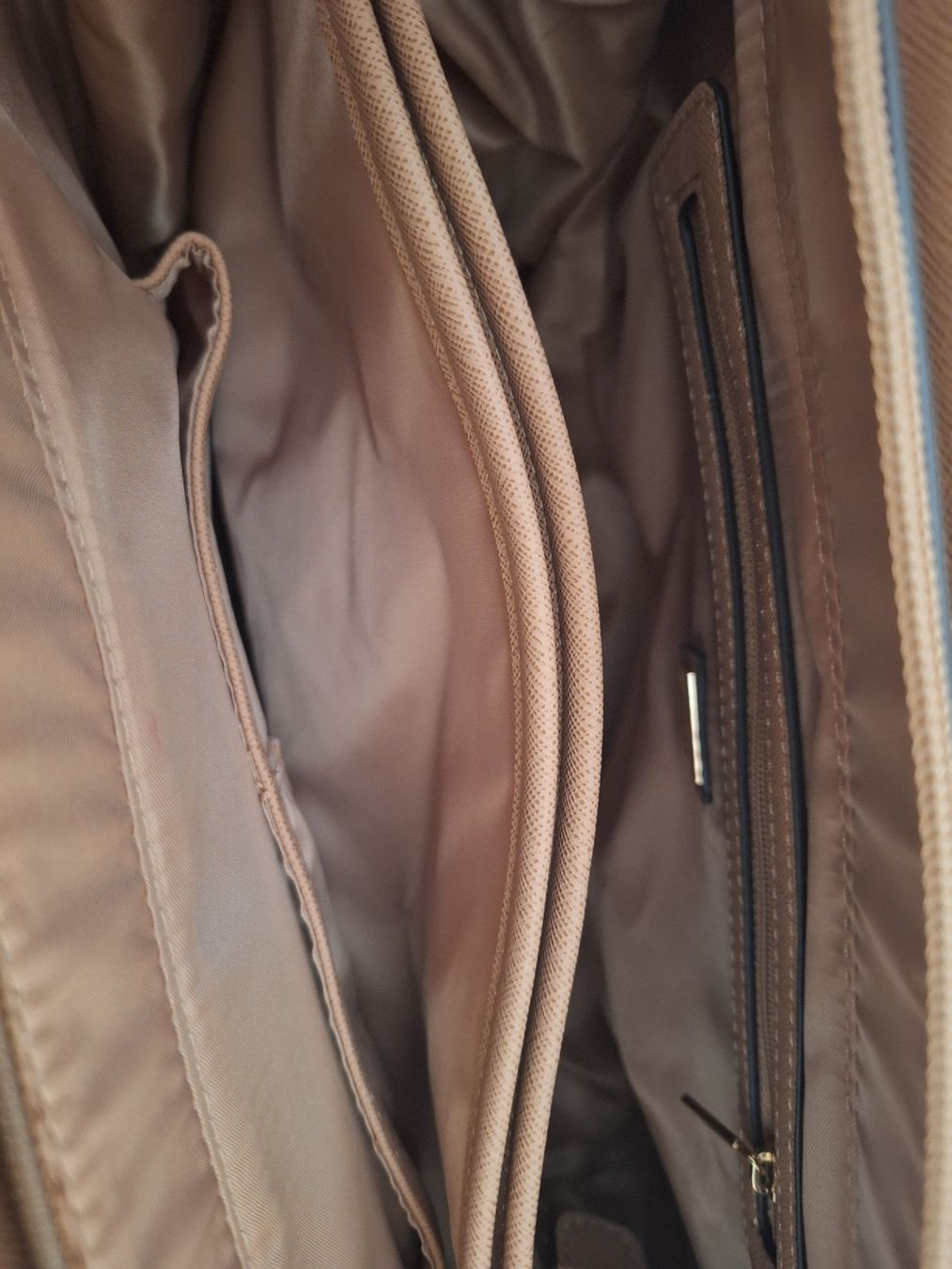 Guess Sacs femmes: Guess  sac à main  – Neuf avec emballage d'origine à Fribourg par car_6vvs 4