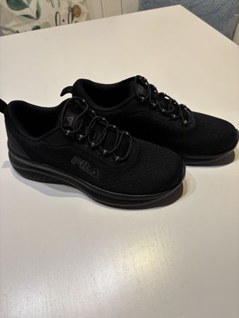 Fila Damen Sneaker Gr. 38, Schwarz, Top Zustand für den Herb