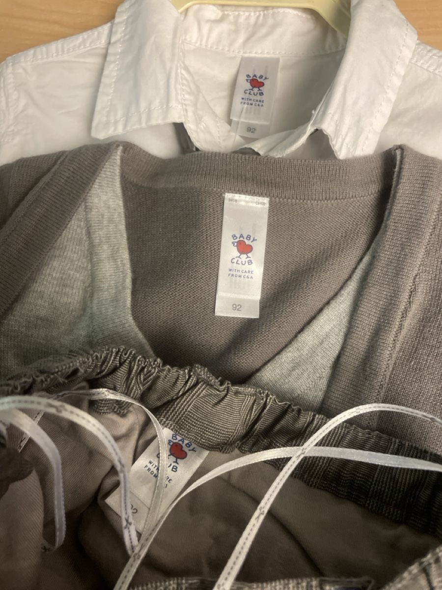 C&A Completi: C&A Anzug Gr. 92, Hemd, Strickjacke, Hose Neu – Nuovo (secondo la descrizione) da Obergerlafingen venduto da cabo4 4