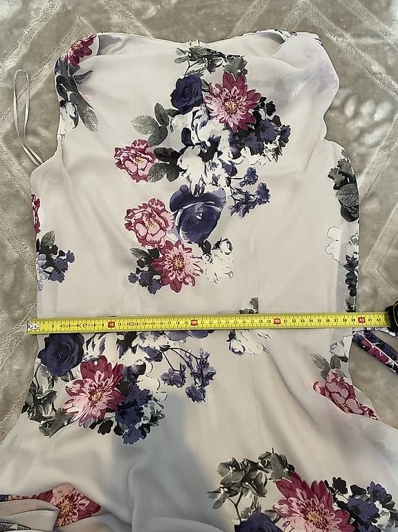 Robes: Sommerkleid mit Blumenmuster Gr 38 – D'occasion à Zürich par Maggi1980 2