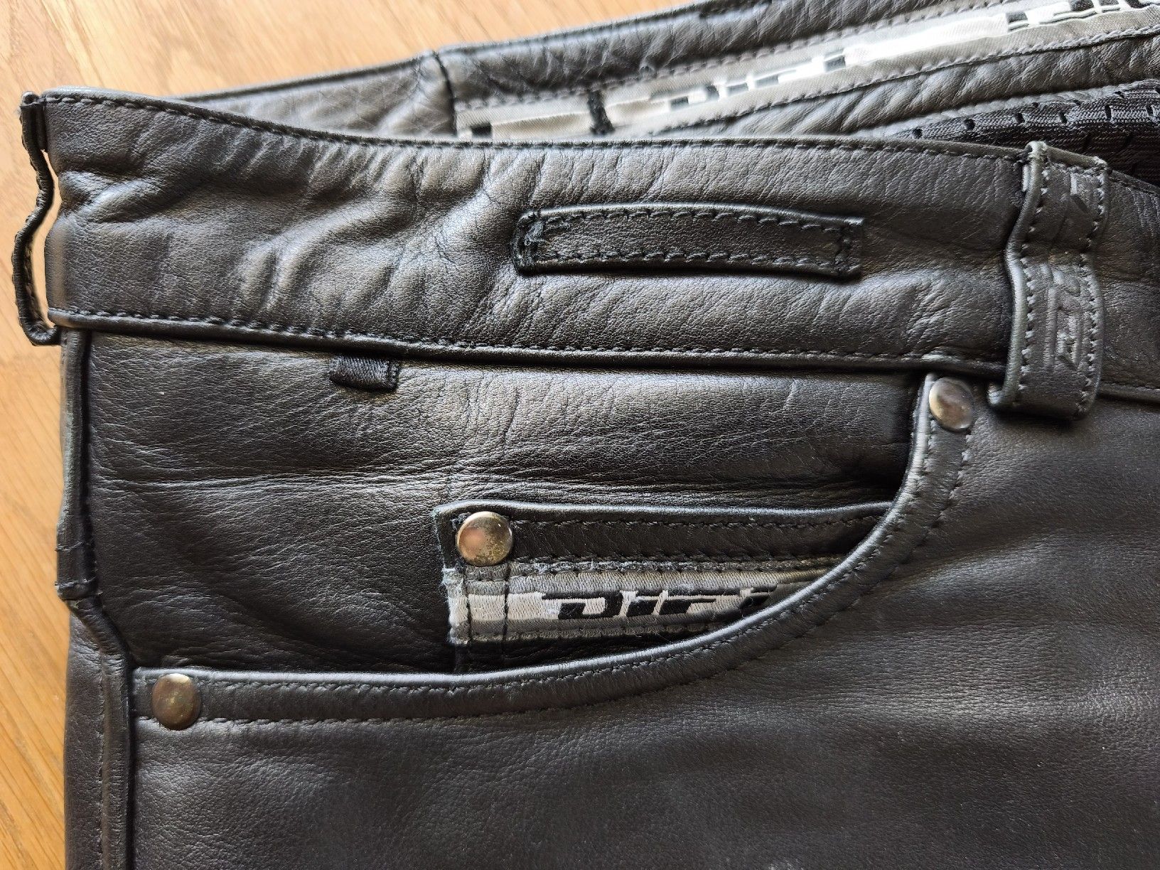 Pantaloni: Motorrad Herren Lederhose 32 Schwarz – Usato da Luzern venduto da Saphir12 4