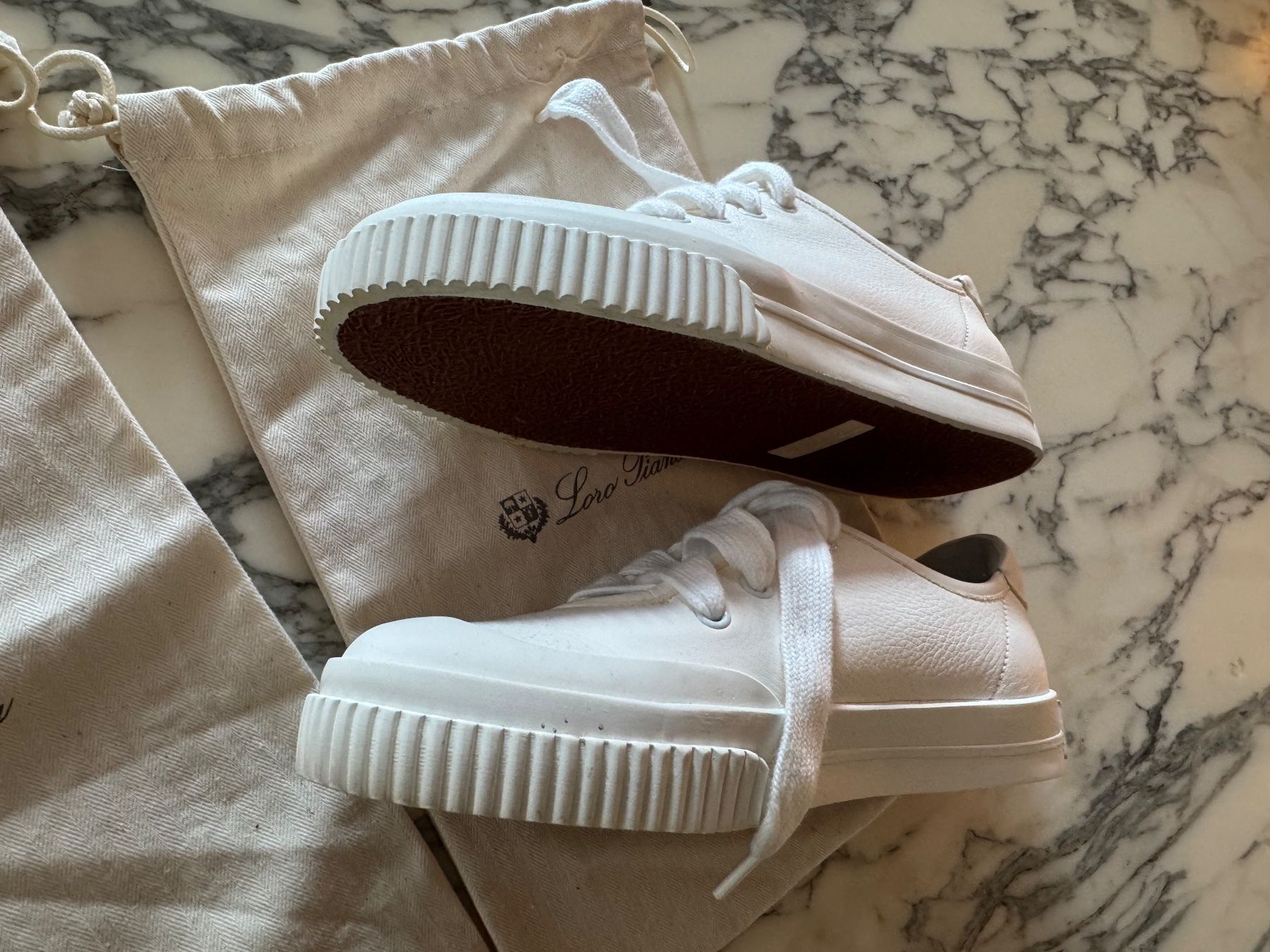 Loro Piana Scarpe da donna: Loro Piana Sneakers weiss 38 – Usato da Meilen venduto da Antete 1