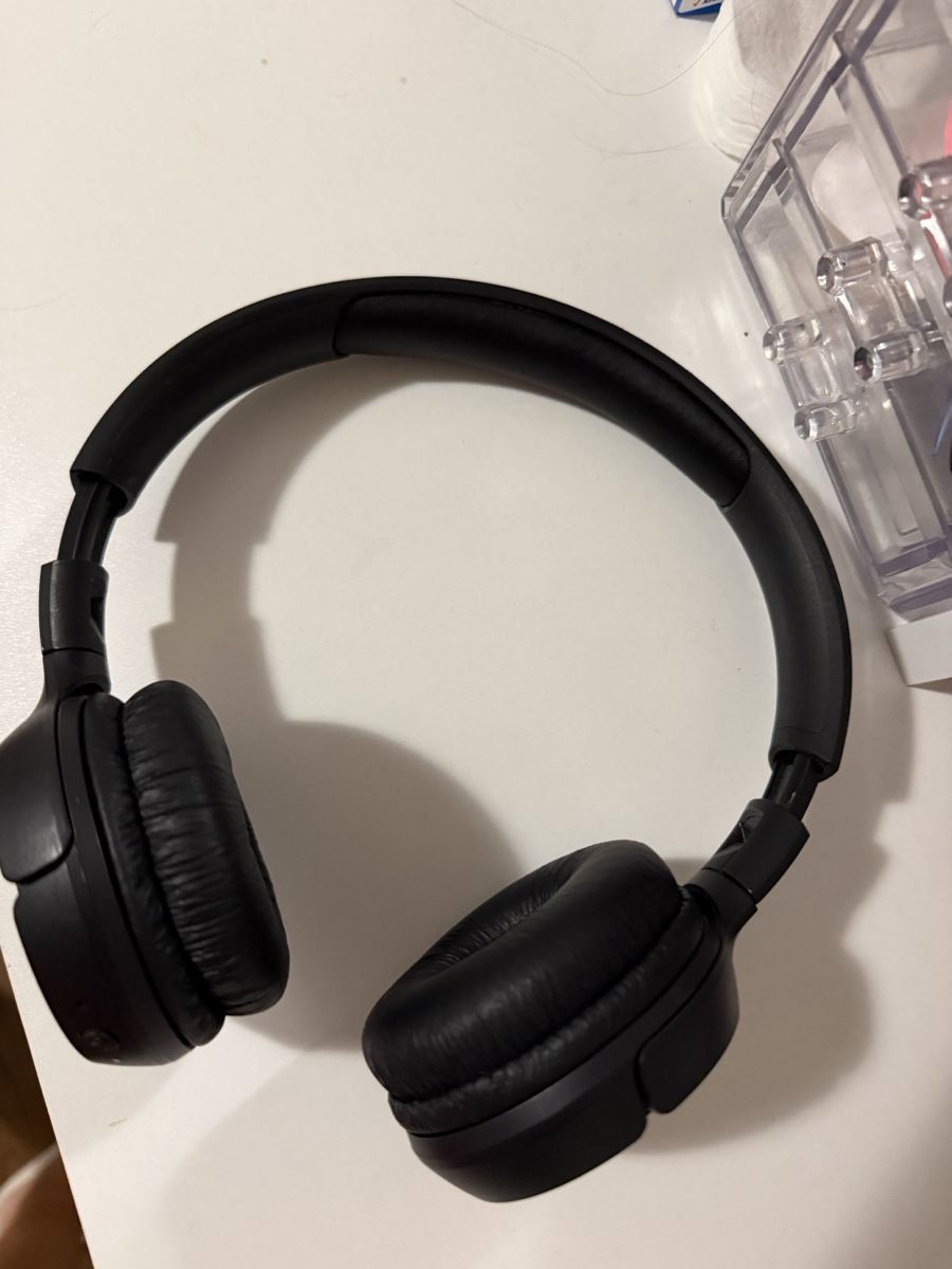 JBL Kopfhörer: Casque JBL sans fil noir – Gebraucht aus Villeneuve VD von jxste_dani