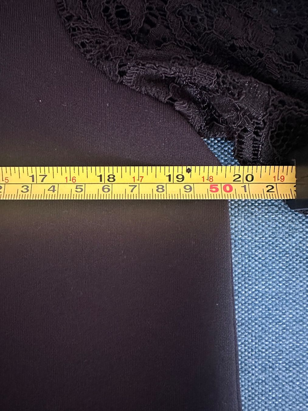 Zara Vestiti: Cocktailkleid schwarz Gr. L – Usato da Luzern venduto da Ink 4
