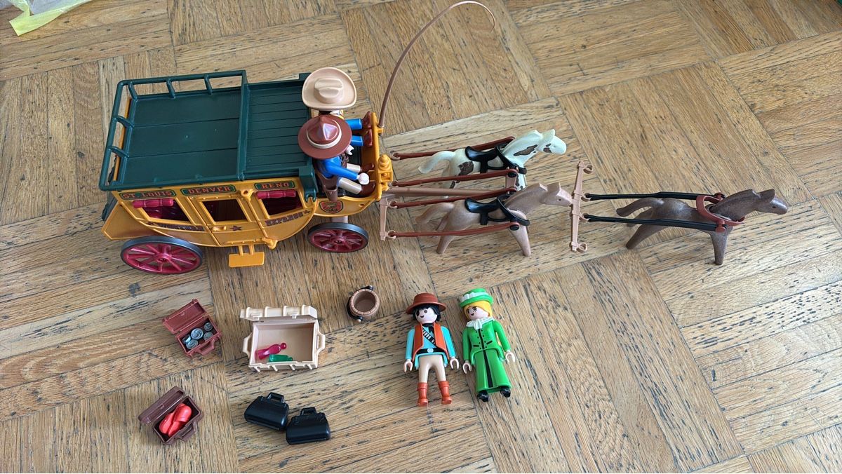 Playmobil Spielzeuge: Playmobil Westernkutsche mit Pferden und Cowboy-Figur – Gebraucht aus Bremgarten b. Bern von shana3047