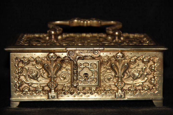 Truhen: Ancien coffret à bijoux en bronze . – Gebraucht aus Praz (Vully) von pikuluka1 3