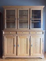 Bauernbuffet aus Holz mit Vitrine