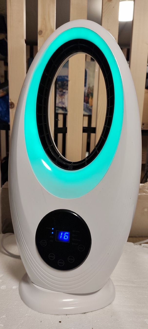 Ventilatoren: Table Fan with different colours of light – Gebraucht aus Zollikofen von okjass