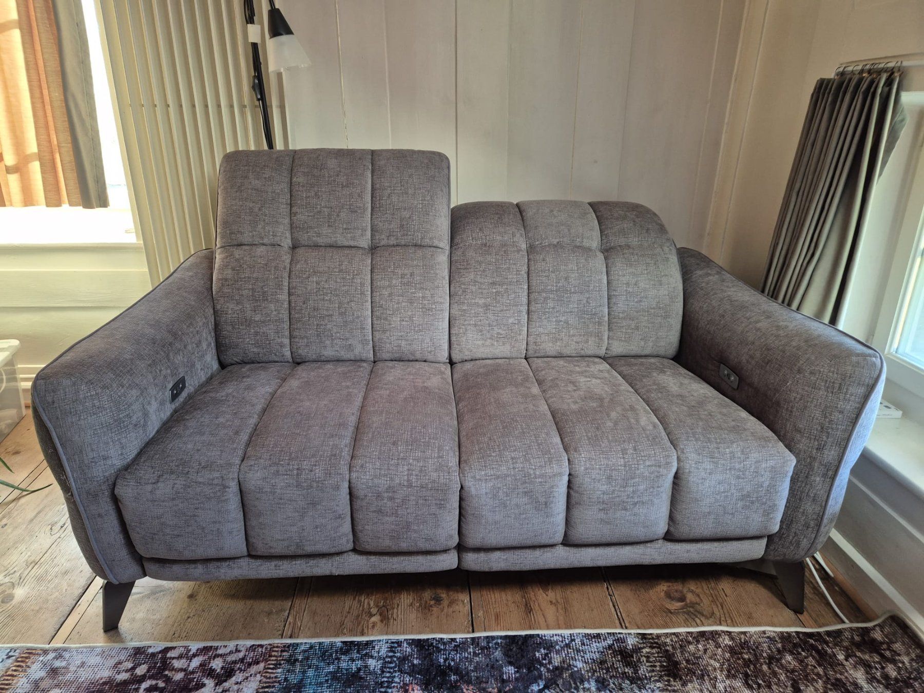 Divani: Neuwertiges 2er Sofa mit Relaxfunktion – Usato da Winterthur venduto da Rasta8