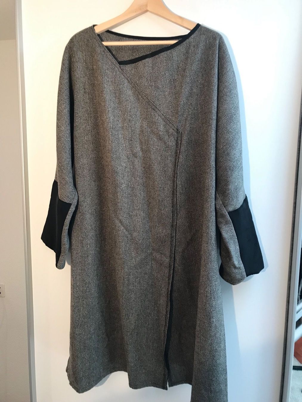 Kleider: Wollkleid Frauen Grau – Neu (gemäss Beschreibung) aus Therwil von jonasiw