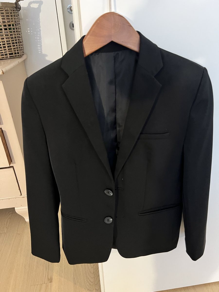 Camicie, T-shirt & Polo: Schwarzer Blazer mit Hemd und Krawatte, Grösse 140/146 – Usato da Zürich venduto da Marianne72 4