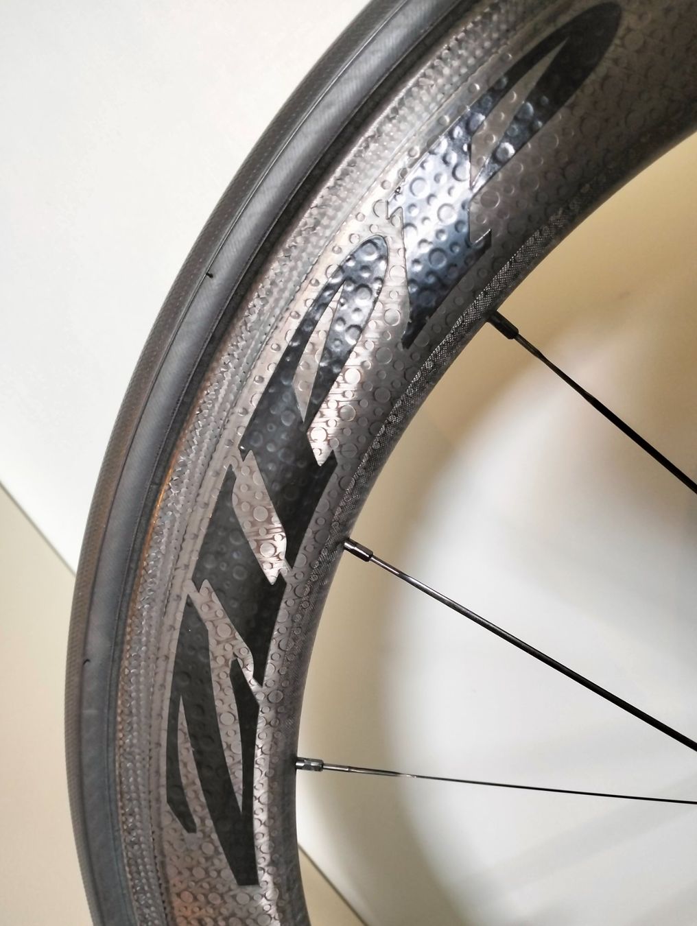 Zipp Pezzi di ricambio: Zipp 404 Firecrest Hinterrad (Defekt) – Difettoso da Uster venduto da KarlZH 9