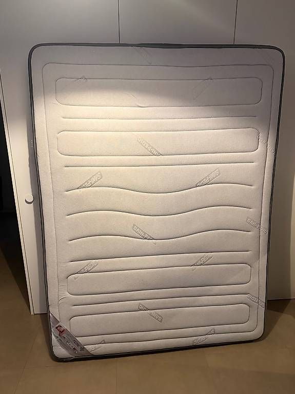 Materassi: Matelas viscoélastique 150x200 - été / hiver – Usato da Gletterens venduto da mar_n29j