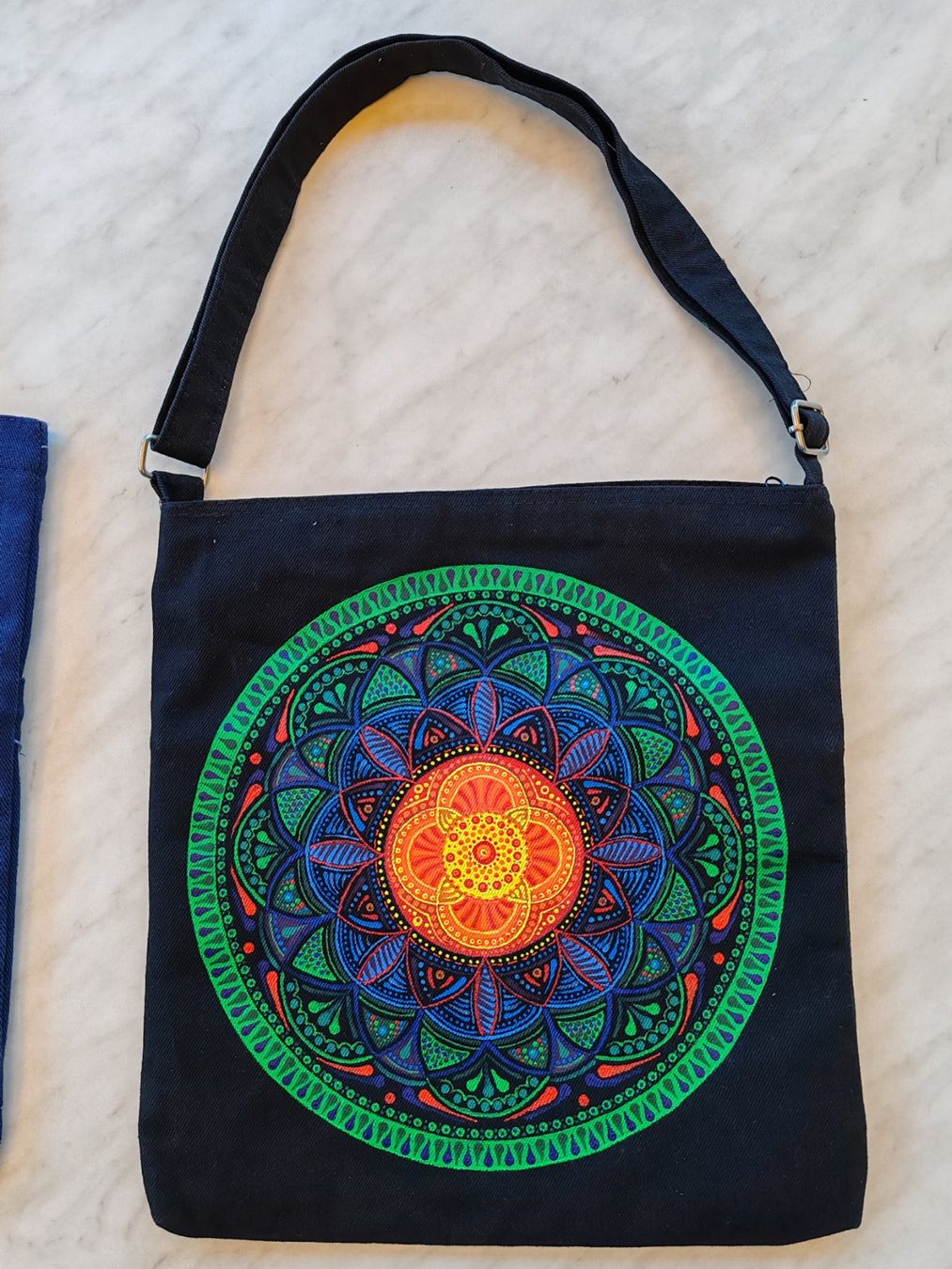 Borse: Handbemalte stabile Baumwoll Tasche mit Mandala – Usato da Abtwil SG venduto da IndianaJon