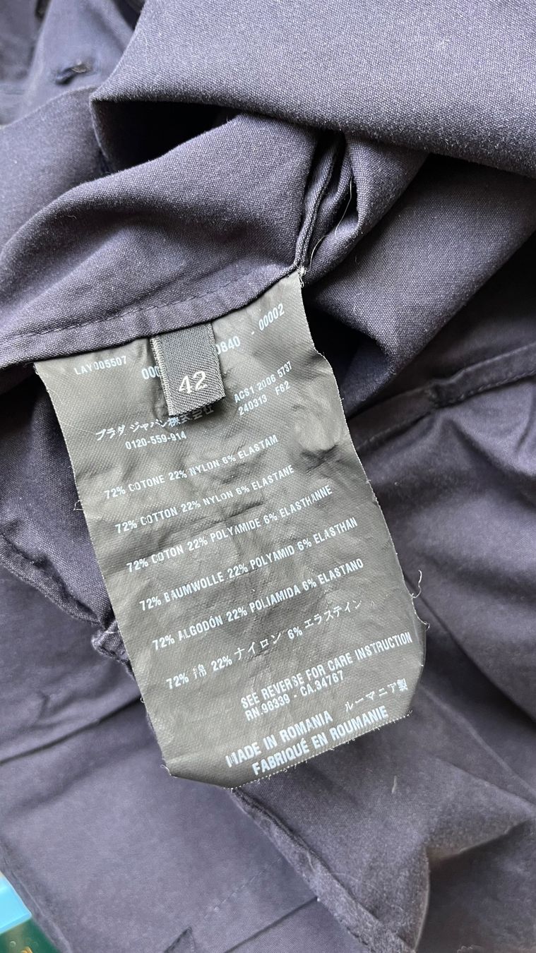 Prada Blusen: PRADA Damenbluse dunkelblau – Gebraucht aus Küsnacht ZH von Floor1an 4