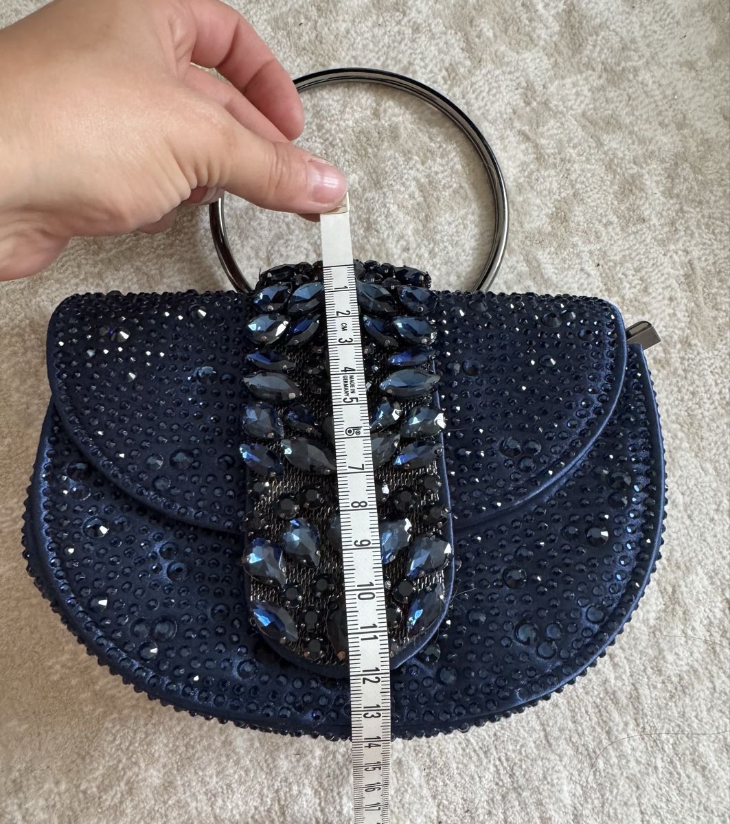 Sacs femmes: Dunkelblaue Strass-Abendtasche mit Ringgriff und Kette – Neuf avec emballage d'origine à Zürich par di_archive 2
