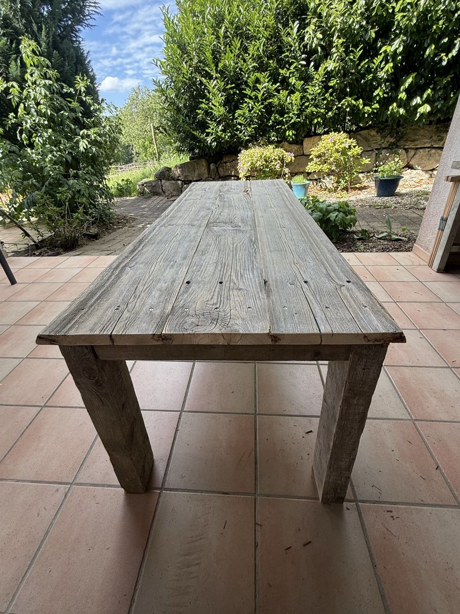 Tavoli: Holztisch aus Altholz – Usato da Stallikon venduto da TimGutknecht